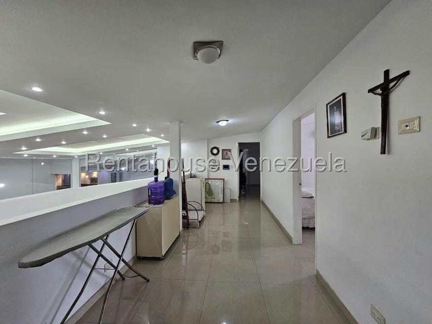 Casa (Multipes Niveles) en Venta en Cumbres de Curumo, Distrito Metropolitano - 41