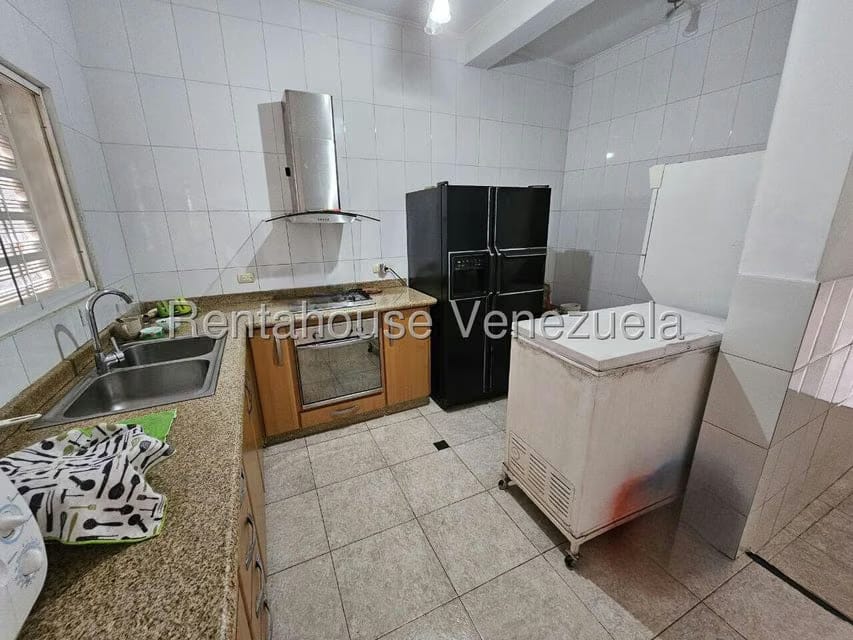 Casa (Multipes Niveles) en Venta en Cumbres de Curumo, Distrito Metropolitano - 46