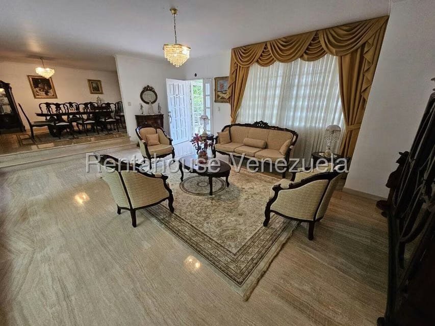 Casa (Multipes Niveles) en Venta en Cumbres de Curumo, Distrito Metropolitano - 59