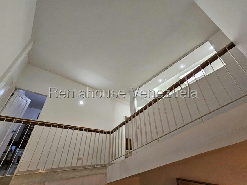 Casa (Multipes Niveles) en Venta en Cumbres de Curumo, Distrito Metropolitano - 62