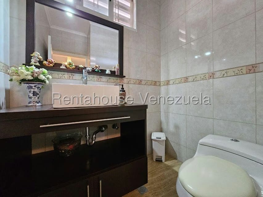 Casa (Multipes Niveles) en Venta en Cumbres de Curumo, Distrito Metropolitano - 63