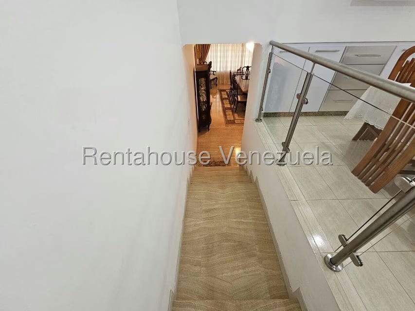 Casa (Multipes Niveles) en Venta en Cumbres de Curumo, Distrito Metropolitano - 64
