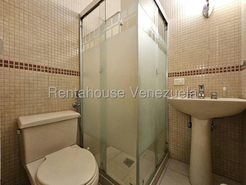 Casa (Multipes Niveles) en Venta en Cumbres de Curumo, Distrito Metropolitano - 68
