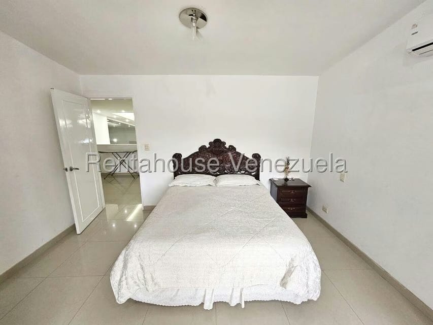 Casa (Multipes Niveles) en Venta en Cumbres de Curumo, Distrito Metropolitano - 71