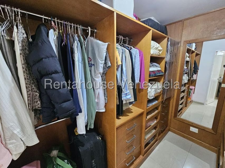 Casa (Multipes Niveles) en Venta en Cumbres de Curumo, Distrito Metropolitano - 72
