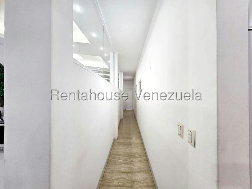 Casa (Multipes Niveles) en Venta en Cumbres de Curumo, Distrito Metropolitano - 75