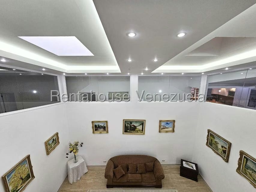 Casa (Multipes Niveles) en Venta en Cumbres de Curumo, Distrito Metropolitano - 76
