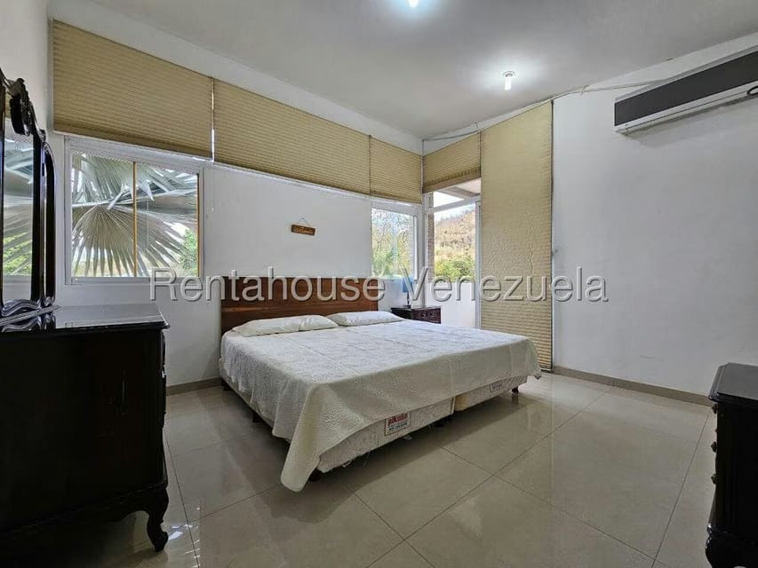 Casa (Multipes Niveles) en Venta en Cumbres de Curumo, Distrito Metropolitano - 77