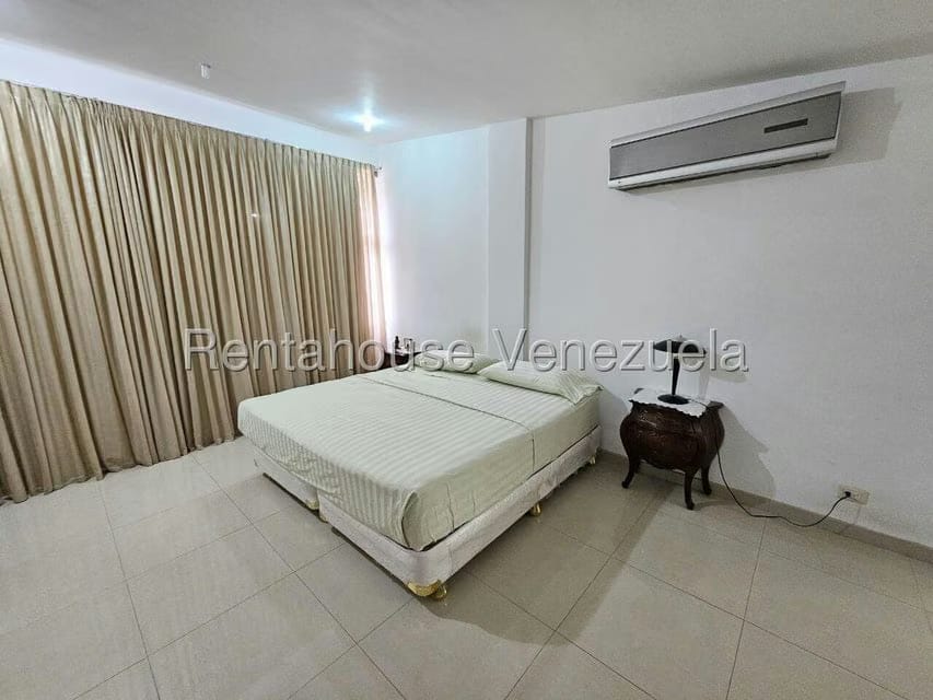 Casa (Multipes Niveles) en Venta en Cumbres de Curumo, Distrito Metropolitano - 79