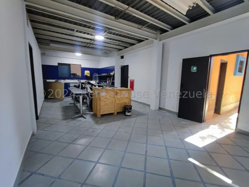 Comercial (Local Comercial) en Venta en Los Chaguaramos, Distrito Metropolitano - 30
