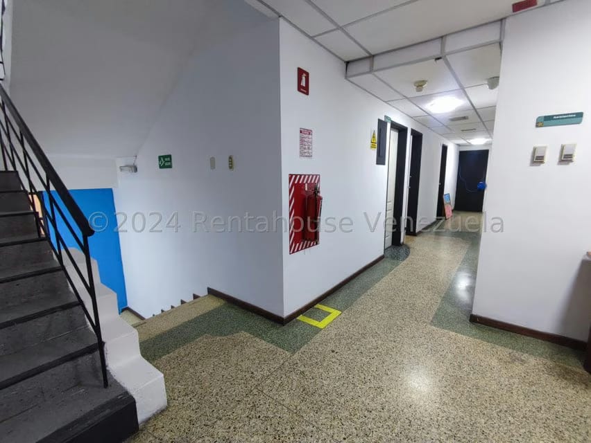 Comercial (Local Comercial) en Venta en Los Chaguaramos, Distrito Metropolitano - 6
