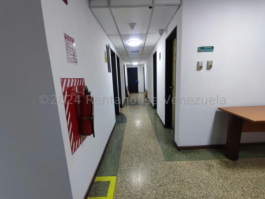Comercial (Local Comercial) en Venta en Los Chaguaramos, Distrito Metropolitano - 8