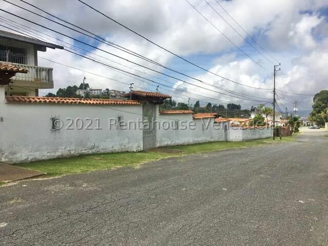 Casa (Colonial) en Venta en Club de Campo, Miranda - 38