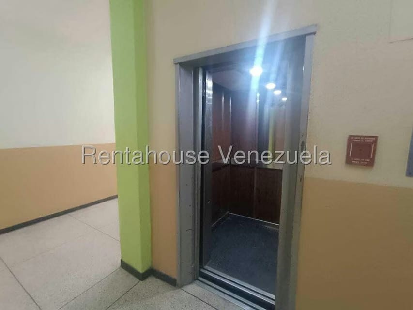 Comercial (Oficina) en Alquiler en Avenida Bolivar, Aragua - 4