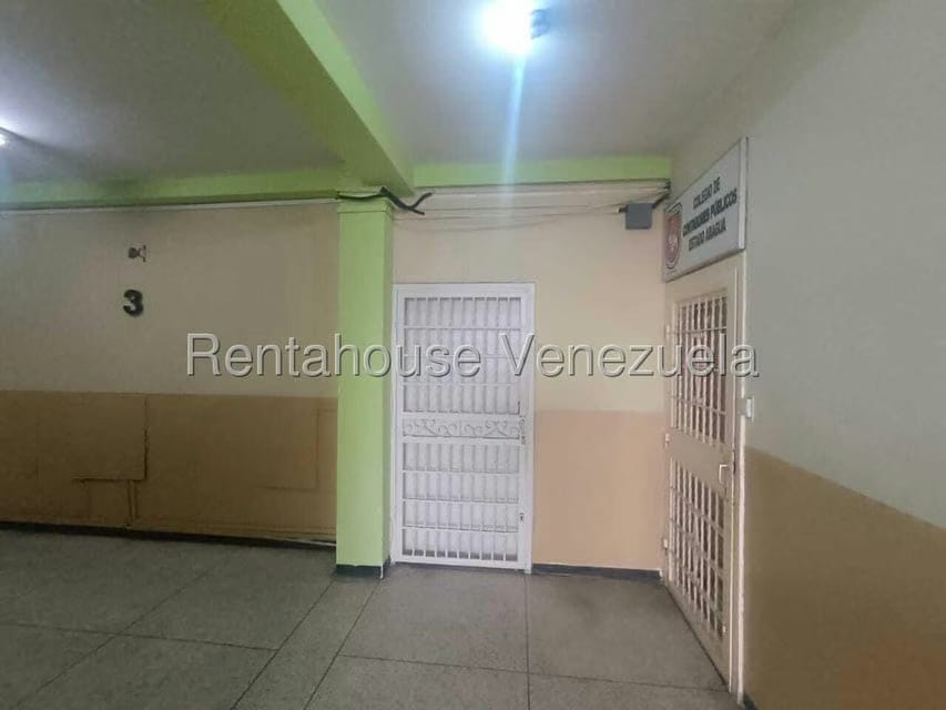 Comercial (Oficina) en Alquiler en Avenida Bolivar, Aragua - 5