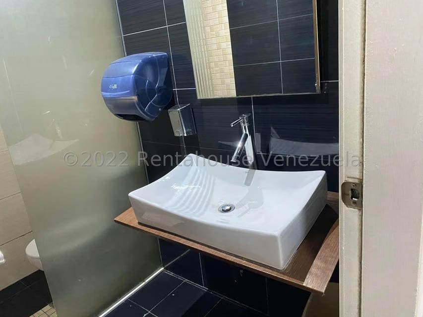 Comercial (Local Comercial) en Venta en Parroquia La Candelaria, Distrito Metropolitano - 56