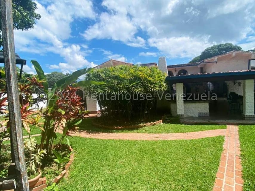 Casa (1 Nivel) en Alquiler en Prados del Este, Distrito Metropolitano - 16