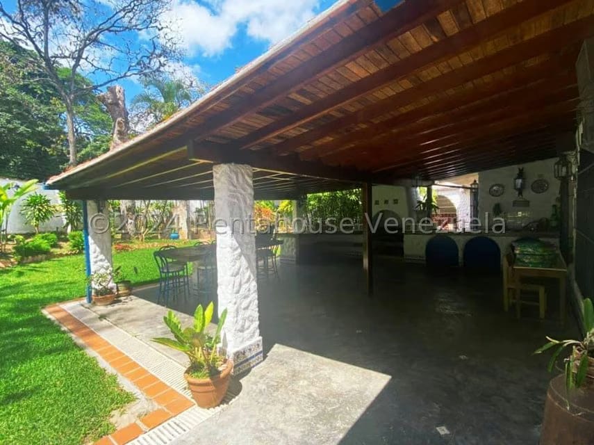 Casa (1 Nivel) en Alquiler en Prados del Este, Distrito Metropolitano - 20