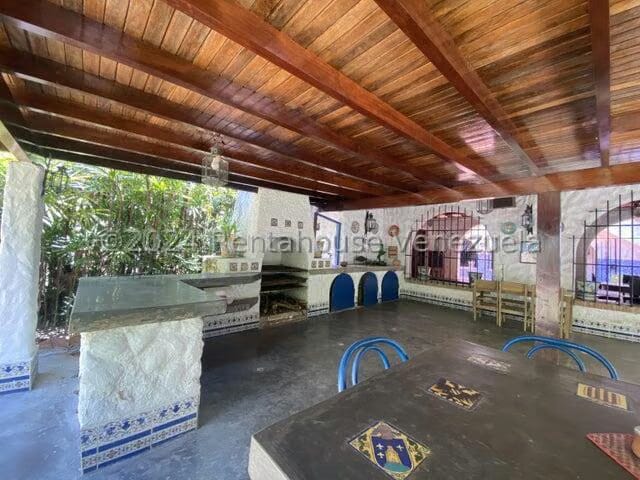 Casa (1 Nivel) en Alquiler en Prados del Este, Distrito Metropolitano - 22