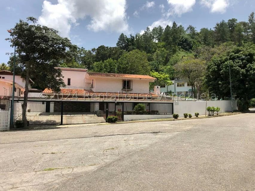 Casa (1 Nivel) en Alquiler en Prados del Este, Distrito Metropolitano - 4