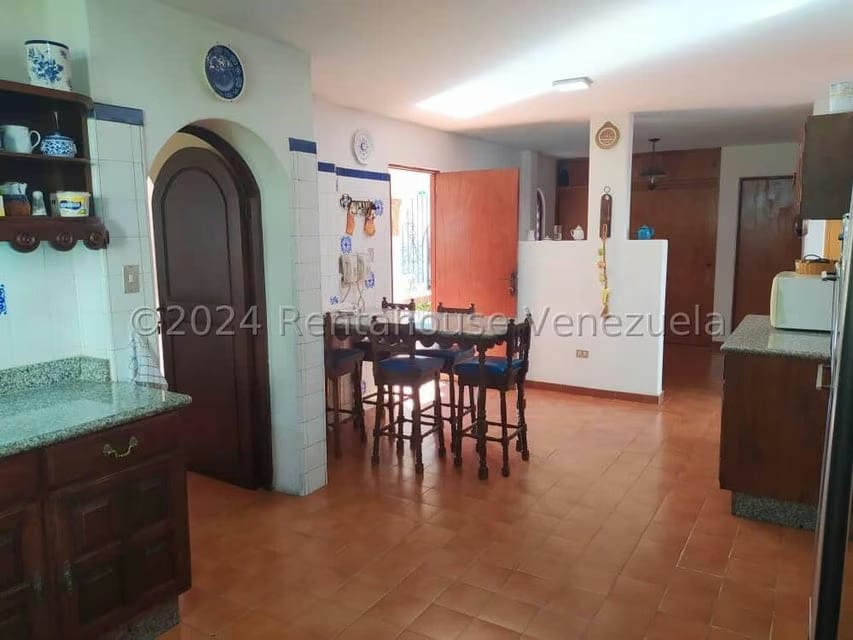 Casa (1 Nivel) en Alquiler en Prados del Este, Distrito Metropolitano - 35