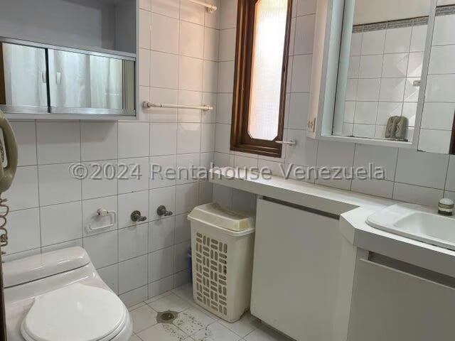 Casa (1 Nivel) en Alquiler en Prados del Este, Distrito Metropolitano - 42
