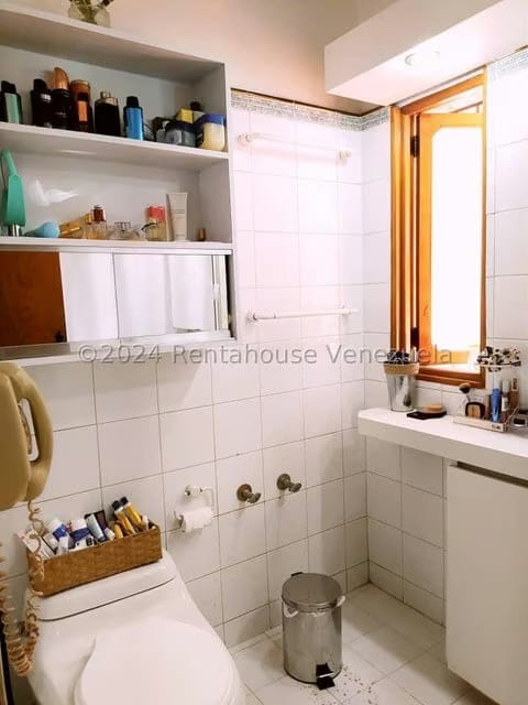Casa (1 Nivel) en Alquiler en Prados del Este, Distrito Metropolitano - 43