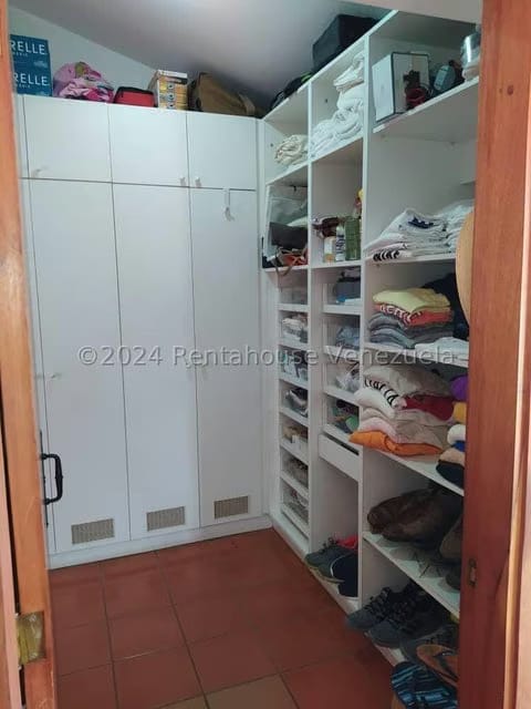 Casa (1 Nivel) en Alquiler en Prados del Este, Distrito Metropolitano - 44