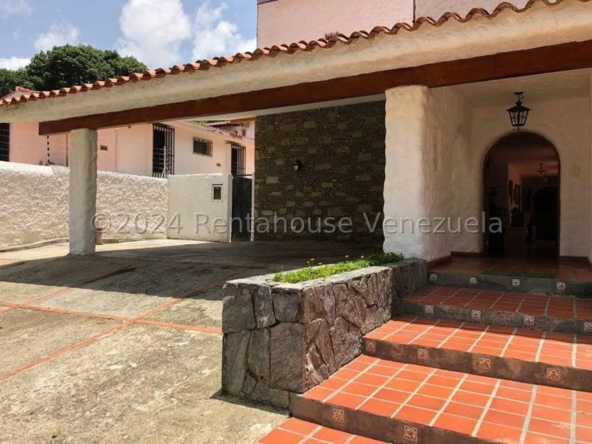 Casa (1 Nivel) en Alquiler en Prados del Este, Distrito Metropolitano - 7