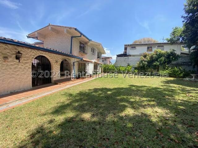 Casa (1 Nivel) en Alquiler en Prados del Este, Distrito Metropolitano - 10