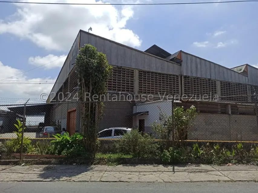 Comercial (Galpon - Deposito) en Alquiler en Macarena Sur, Miranda