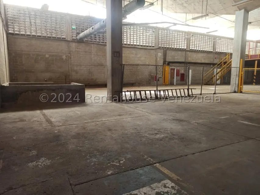 Comercial (Galpon - Deposito) en Alquiler en Macarena Sur, Miranda - 2