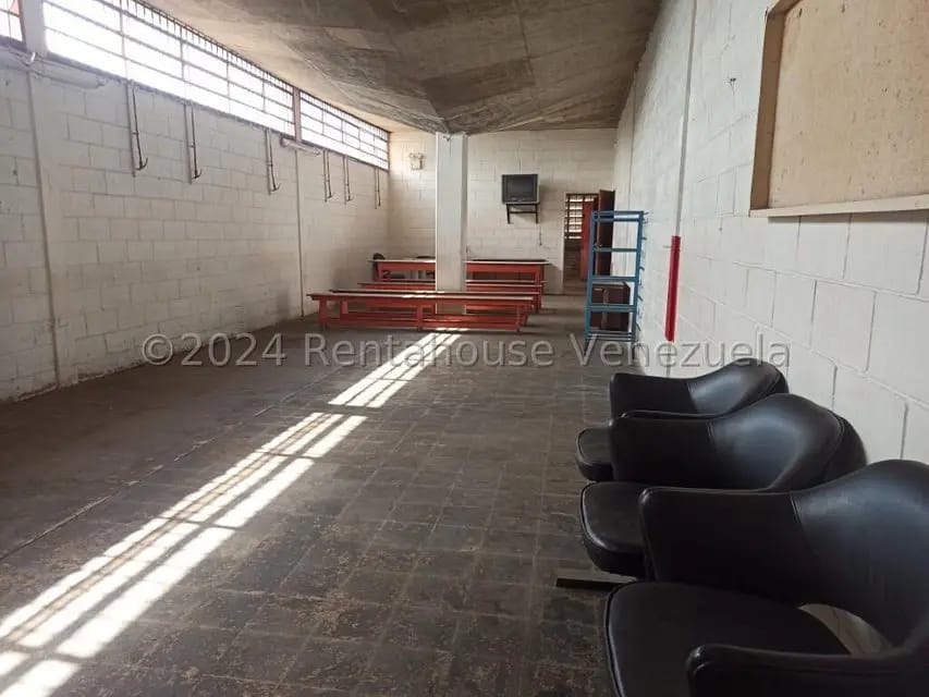 Comercial (Galpon - Deposito) en Alquiler en Macarena Sur, Miranda - 12