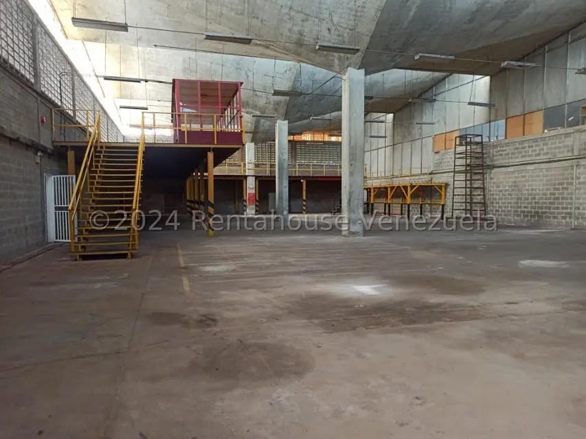 Comercial (Galpon - Deposito) en Alquiler en Macarena Sur, Miranda - 3
