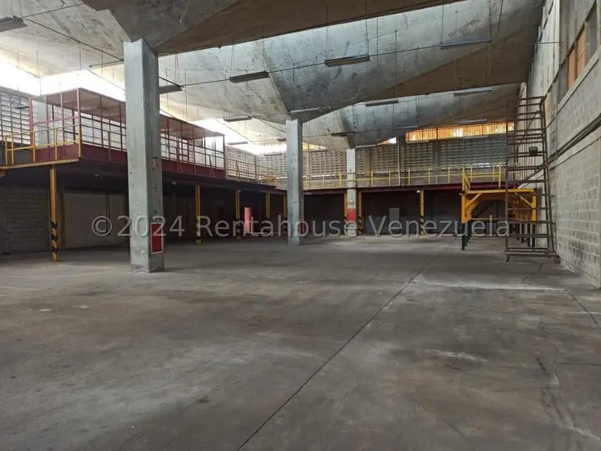 Comercial (Galpon - Deposito) en Alquiler en Macarena Sur, Miranda - 4