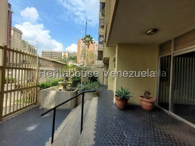 Apartamento (1 Nivel) en Venta en El Paraiso, Distrito Metropolitano - 2