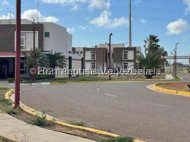 Townhouse (1 Nivel) en Venta en Punto Fijo, Falcon - 24