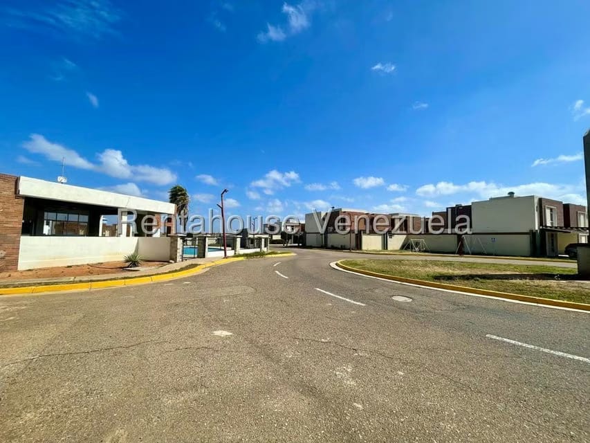 Townhouse (1 Nivel) en Venta en Punto Fijo, Falcon - 26
