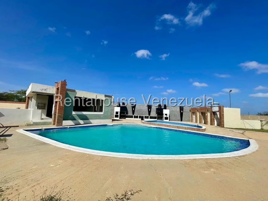 Townhouse (1 Nivel) en Venta en Punto Fijo, Falcon - 29