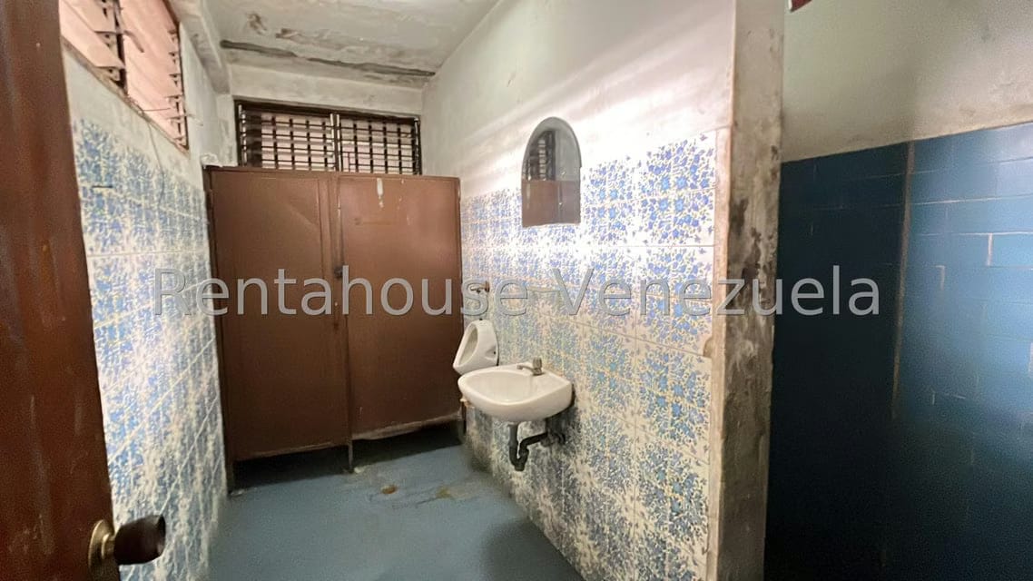Comercial (Galpon - Deposito) en Venta en Centro, Lara - 18