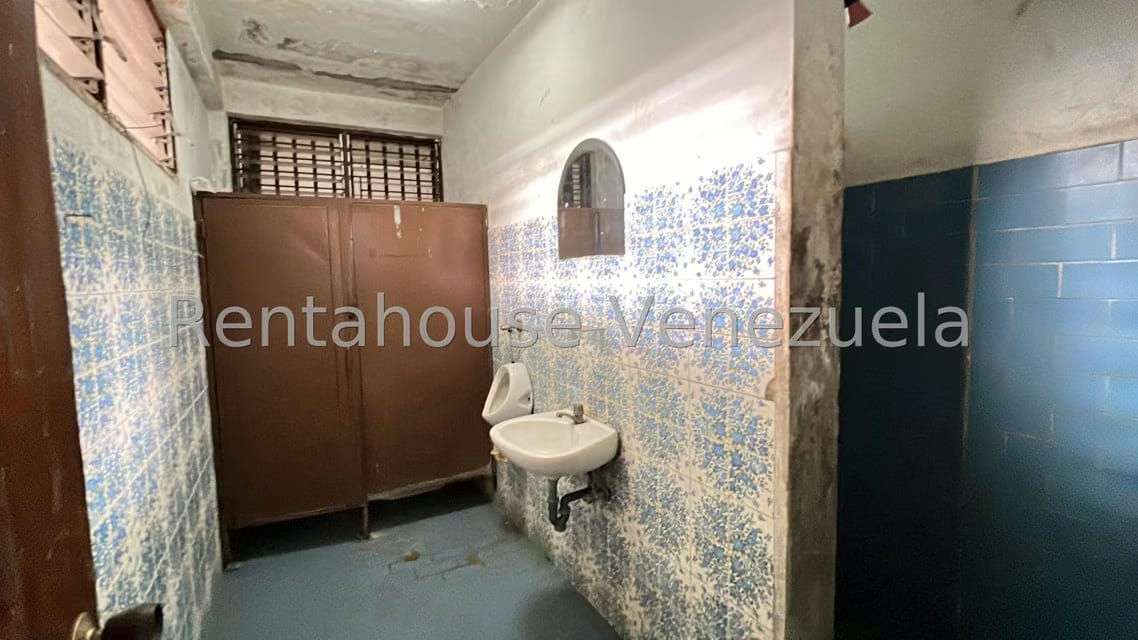 Comercial (Galpon - Deposito) en Venta en Centro, Lara - 19