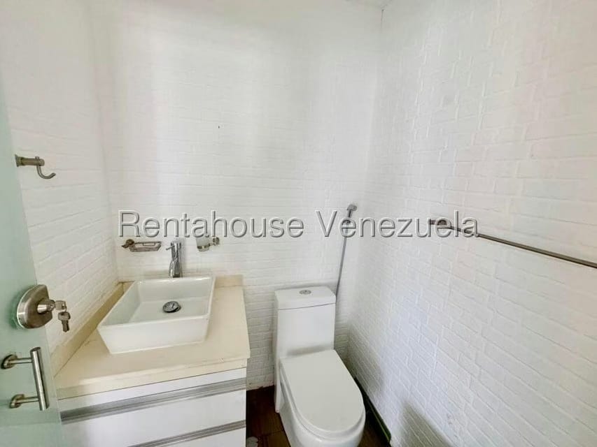 Comercial (Local Comercial) en Venta en El Rosal, Distrito Metropolitano - 15