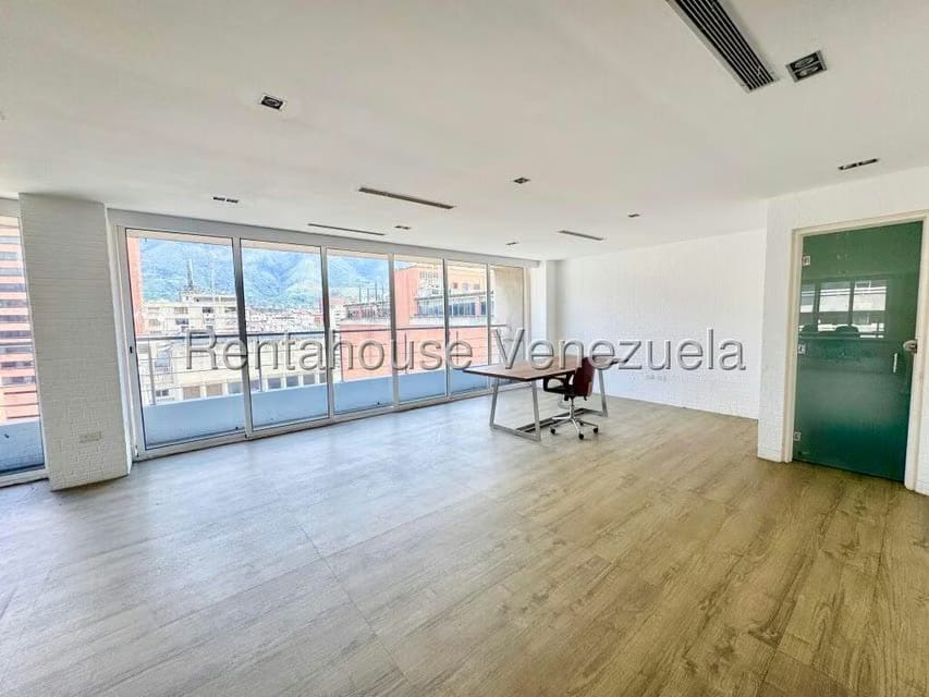 Comercial (Local Comercial) en Venta en El Rosal, Distrito Metropolitano - 6