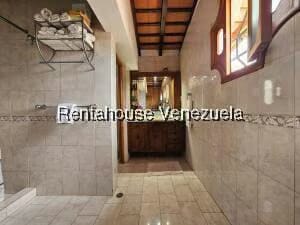 Casa (Multipes Niveles) en Venta en Cumbres de Curumo, Distrito Metropolitano - 101