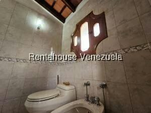 Casa (Multipes Niveles) en Venta en Cumbres de Curumo, Distrito Metropolitano - 102