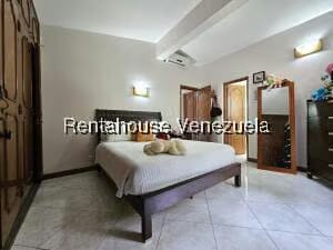 Casa (Multipes Niveles) en Venta en Cumbres de Curumo, Distrito Metropolitano - 108