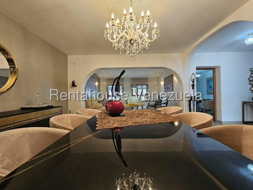 Casa (Multipes Niveles) en Venta en Cumbres de Curumo, Distrito Metropolitano - 17