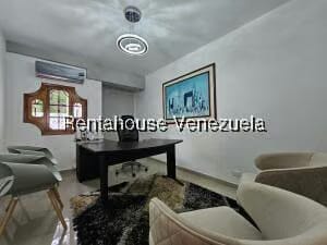 Casa (Multipes Niveles) en Venta en Cumbres de Curumo, Distrito Metropolitano - 32