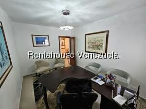Casa (Multipes Niveles) en Venta en Cumbres de Curumo, Distrito Metropolitano - 33