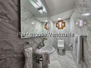 Casa (Multipes Niveles) en Venta en Cumbres de Curumo, Distrito Metropolitano - 34